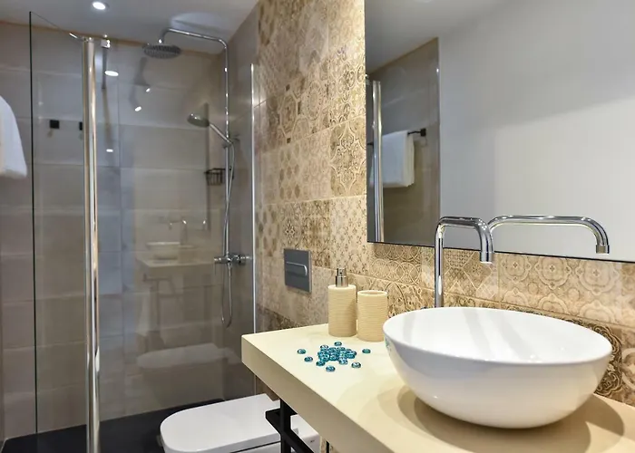 Off Triana Apartman